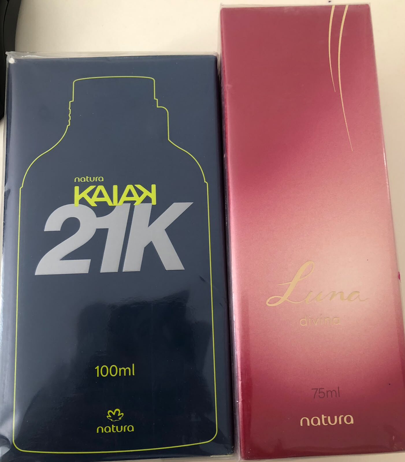 DOS PERFUMES UNO DE HOMBRE Y UNO DE MUJER
